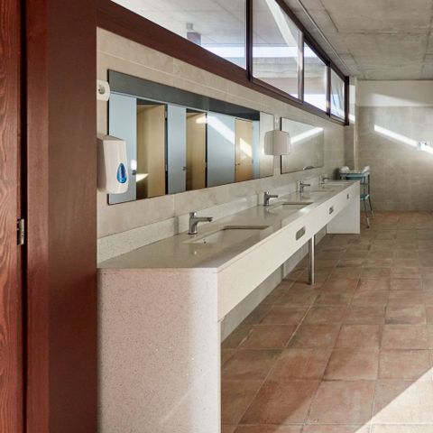 Stellplatz - Stellplatz Mittel Premium Zone mit Strom