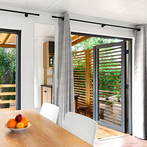 Mobilheim 4 personen - Ultimate | 2 Zi. | 4 Pers. | Erhöhte Terrasse | Klimaanlage | TV