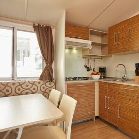 Mobilheim 4 Personen - Mobilheim | Classic | 2 Schlafz. | 4 Pers. | Hochterrasse | 2 Bäder | Klimaanlage | TV