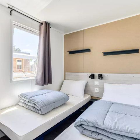 Mobilheim 6 personen - Mobilheim | Premium | 3 Zi. | 6 Pers. | Erhöhte Terrasse | 2 Bad | Klimaanlage | TV