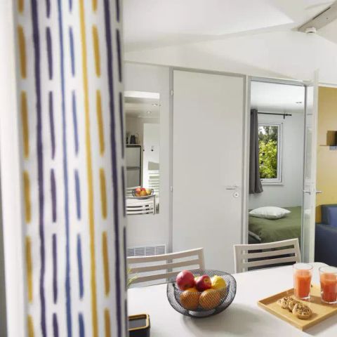 Mobilheim 6 personen - Mobilheim | Premium | 3 Zi. | 6 Pers. | Erhöhte Terrasse | 2 Bad | Klimaanlage | TV