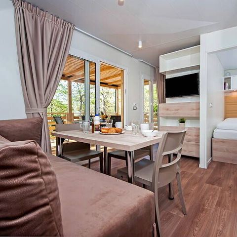 Mobilheim 6 Personen - Mobilheim | Comfort | 2 Zi. | 4/6 Pers. | Hochterrasse | 2 Bäder | Klimaanlage | TV