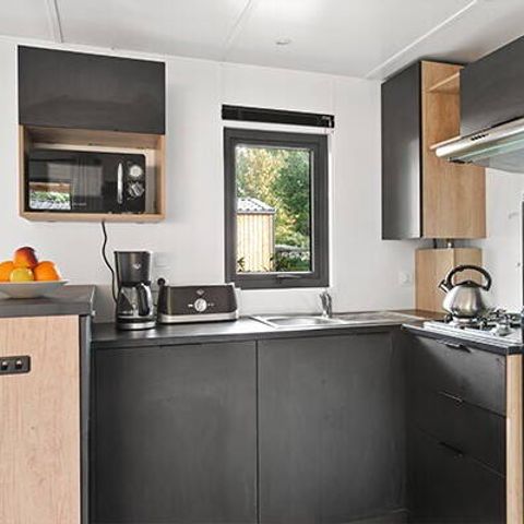 Mobilheim 4 personen - Mobilheim | Premium | 2 Zi. | 4 Pers. | Hochterrasse | 2 Bäder | Klimaanlage | TV