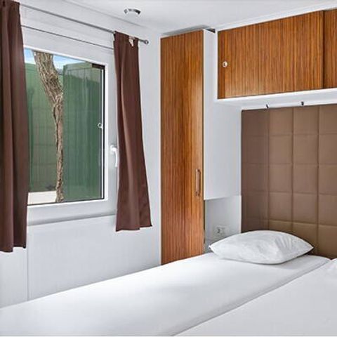 Mobilheim 4 personen - Mobilheim | Premium | 2 Zi. | 4 Pers. | Hochterrasse | 2 Bäder | Klimaanlage | TV