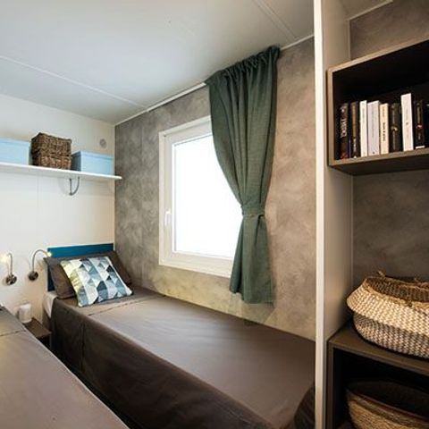 Mobilheim 6 personen - Premium | 3 Zi. | 6 Pers. | Erhöhte Terrasse | 2 Bad | Klimaanlage | TV