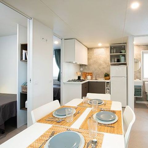 Mobilheim 6 personen - Premium | 3 Zi. | 6 Pers. | Erhöhte Terrasse | 2 Bad | Klimaanlage | TV