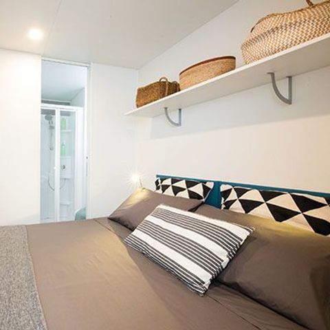 Mobilheim 6 personen - Premium | 3 Zi. | 6 Pers. | Erhöhte Terrasse | 2 Bad | Klimaanlage | TV