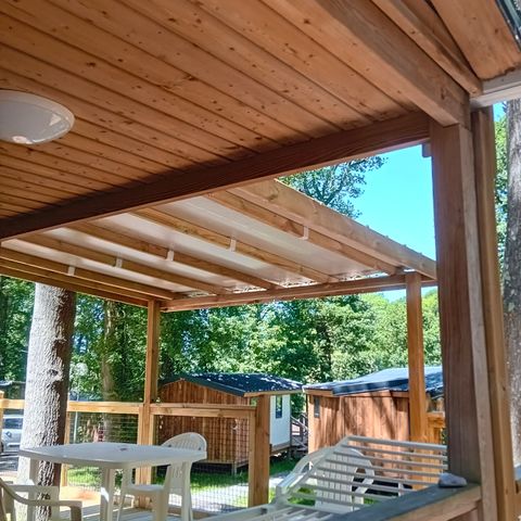 Mobilheim 4 Personen - Standard Holz 24m² 2 Zimmer + halbüberdachte Terrasse 18m² + TV