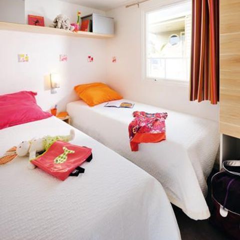 Mobilheim 4 Personen - Standard Holz 31m² 3 Zimmer + halbüberdachte Terrasse 18m² + TV