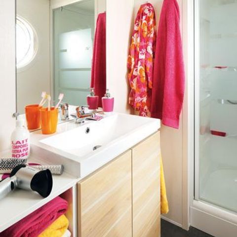 Mobilheim 4 Personen - Komfort 27m² 2 Zimmer darunter halboffene Terrasse 18m² + TV