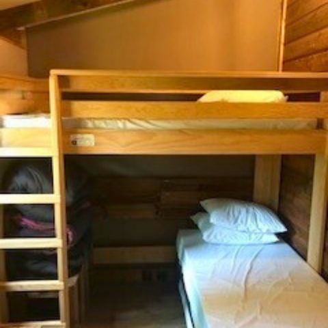 Mobilheim 4 personen - Cosyflower Premium auf Stelzen 38m² - 2 Schlafzimmer + TV + Bettwäsche + Handtücher überdachte Terrasse 11m²