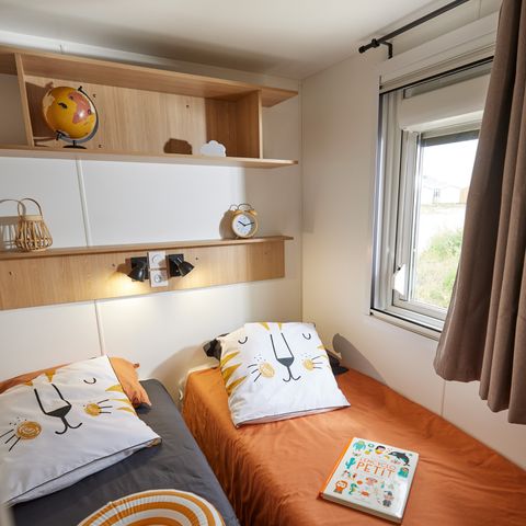 Mobilheim 6 Personen - Homeflower Premium 35m² (3 Schlafzimmer) + KLIMA + halbüberdachte Terrasse + TV + Bettwäsche + Handtücher