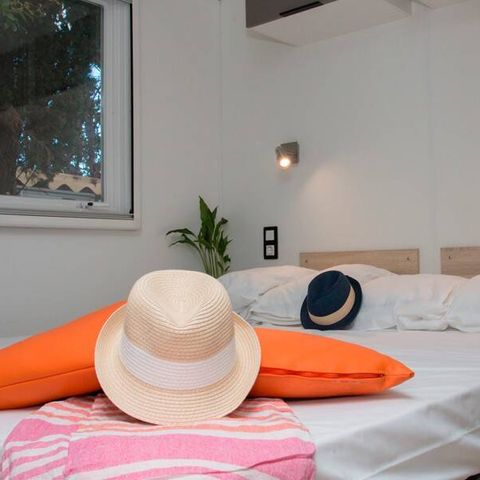 Mobilheim 6 Personen - Mobile Home | Premium | 3 Schlafz. | 6 Pers. | Erhöhte Terrasse | Klima.