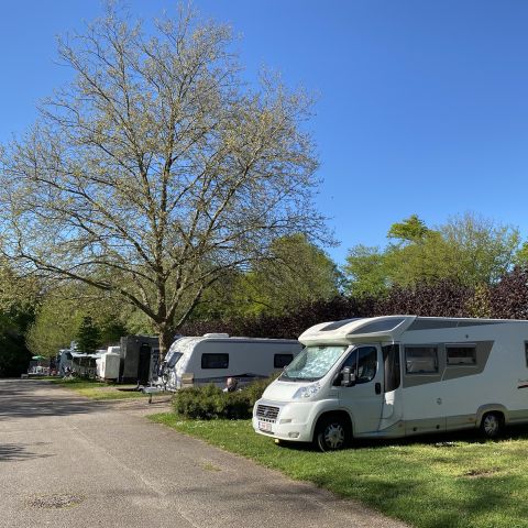 Stellplatz - Wohnmobil Pauschale Komfort 2 Personen (Strom 10A, Sanitäranlagen)