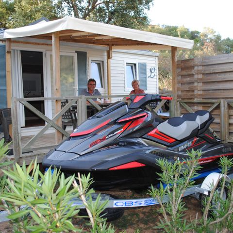 Mobilheim 8 Personen - Le Baou SPA - überdachte Terrasse