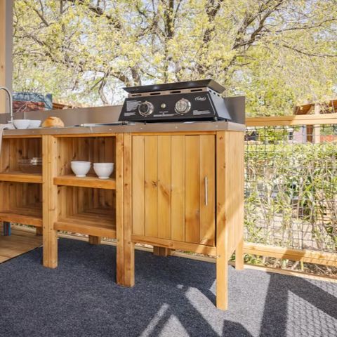 Mobilheim 8 Personen - Comfort | 4 Zi. | 8 Pers. | Erhöhte Terrasse | Outdoor-Küche | 2 Bäder | Klim.