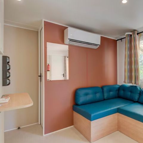 Mobilheim 8 Personen - Comfort | 4 Zi. | 8 Pers. | Erhöhte Terrasse | Outdoor-Küche | 2 Bäder | Klim.