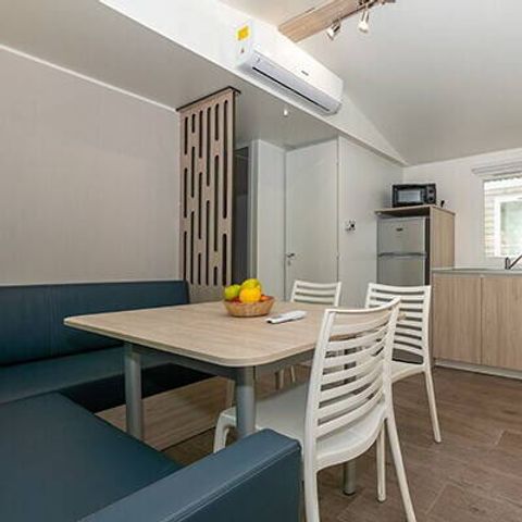 Mobilheim 6 Personen - Comfort | 3 Schlafz. | 6 Pers. | Erhöhte Terrasse | Klimaanlage