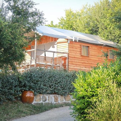 Safarizelt 4 Personen - Lodge-Hütte auf Stelzen Komfort 24m² (2 Zimmer) - überdachte Terrasse 10m².