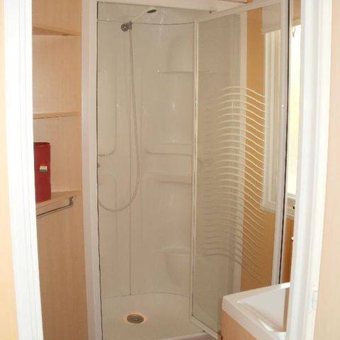 Mobilheim 4 Personen - Komfort 26m² (2 Zimmer) + überdachte Terrasse 10m².