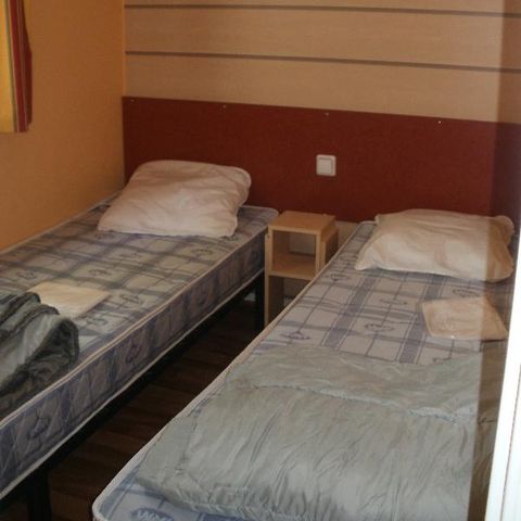 Mobilheim 6 Personen - Komfort 30m² (3 Zimmer) + überdachte Terrasse 10m².