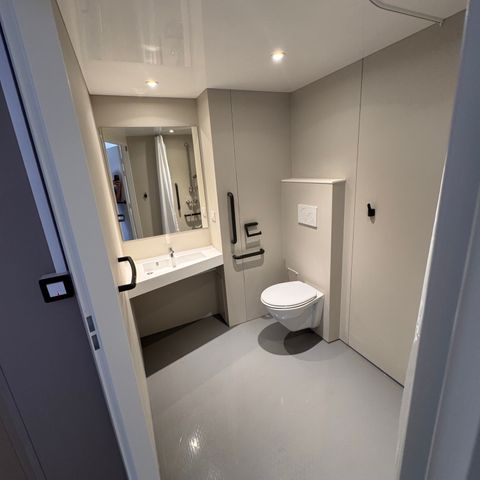 Mobilheim 4 Personen - NEW // Residenz LOUISIANE PMR Komfort 2 Zimmer + halbüberdachte Terrasse + TV