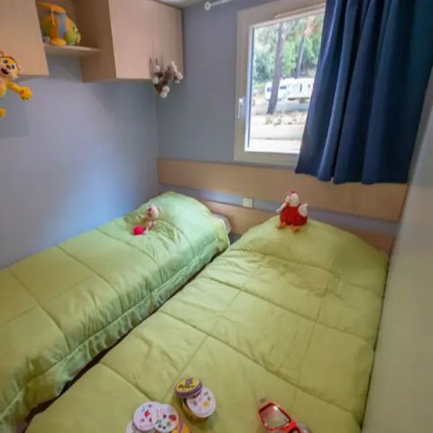 Mobilheim 4 personen - Aqua 2 Zimmer 4 Personen Halbüberdachte Terrasse TV