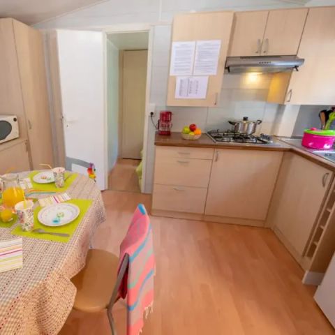 Mobilheim 4 personen - Aqua 2 Zimmer 4 Personen Halbüberdachte Terrasse TV