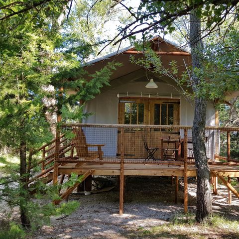 Safarizelt 5 Personen - Holzhütte Lodge auf Stelzen Komfort 27m² 2 Zimmer - überdachte Holzterrasse, schattiger Bereich 5 pers.