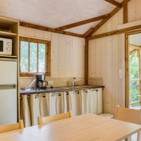 Safarizelt 5 Personen - Holzhütte Lodge auf Stelzen Komfort 27m² 2 Zimmer - überdachte Holzterrasse, schattiger Bereich 5 pers.