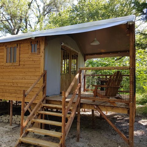 Safarizelt 5 Personen - Holzhütte Lodge auf Stelzen Komfort 27m² 2 Zimmer - überdachte Holzterrasse, schattiger Bereich 5 pers.