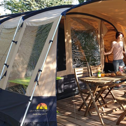 Safarizelt 4 Personen - Zelt prêt à camper 28 m² - halbüberdachte Terrasse - ohne Sanitäranlagen