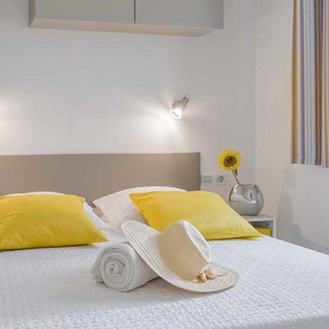 Mobilheim 4 personen - Ultimate | 2 Zi. | 4 Pers. | Einfache Terrasse | 2 Bäder | Klimaanlage | TV