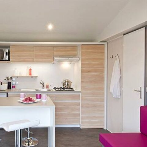 Mobilheim 4 personen - Mobilheim | Ultimate | 2 Schlafz. | 4 Pers. | Terrasse Lounge | Jacuzzi | 2 Bäder | Klimaanlage | TV