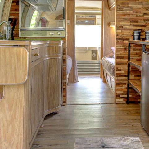 Wohnwagen 2 personen - Amerikanischer Wohnwagen Airstream mit privatem Spa auf überdachter Terrasse 2 Pers.