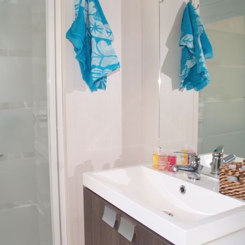 Mobilheim 6 personen - Mobilheim Confort 29m² 3 Zimmer + überdachte Terrasse + Klimaanlage + TV 6 Pers.
