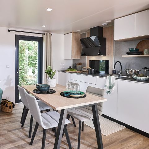 Mobilheim 8 Personen - Premium 30-40m² - 3 Schlafzimmer + TV + Überdachte Terrasse & Einwegbettwäsche vorhanden