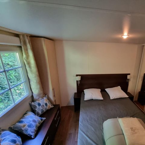 Mobilheim 6 Personen - Premium 22-28m² - 2 Schlafzimmer + TV + Überdachte Terrasse & Einwegbettwäsche vorhanden