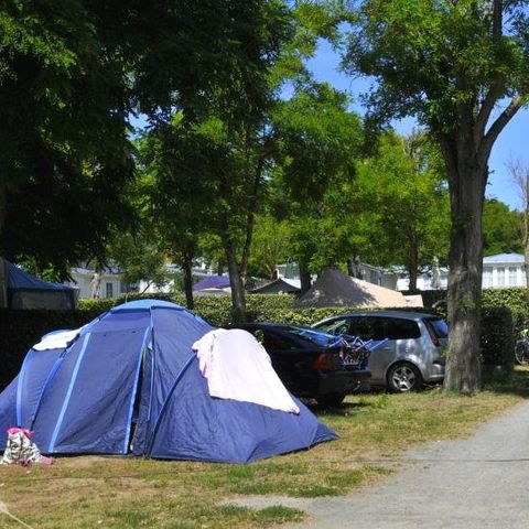 Stellplatz - Stellplatz + Auto