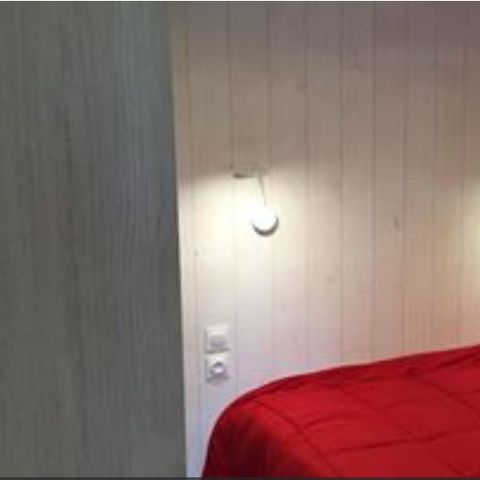 Chalet 4 Personen - PREMIUM 36m² (2 Schlafzimmer) darunter eine überdachte Terrasse 6m²