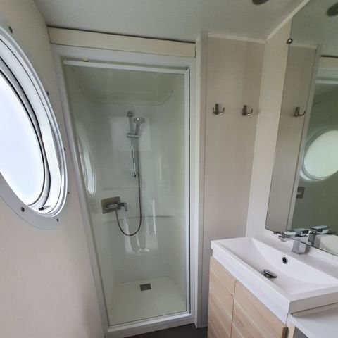 Mobilheim 4 Personen - VIP - 29 m² - 2 Zimmer - Doppelterrasse + SPA (Maximal 2 Erwachsene oder Familie)