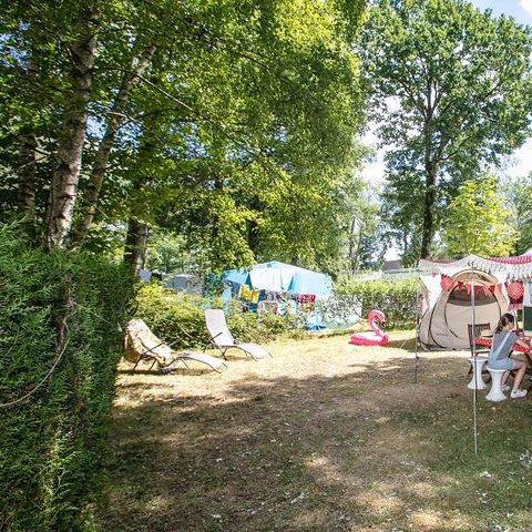 Stellplatz - Forfait Duo : 1 Auto + Zelt, Wohnwagen oder Wohnmobil