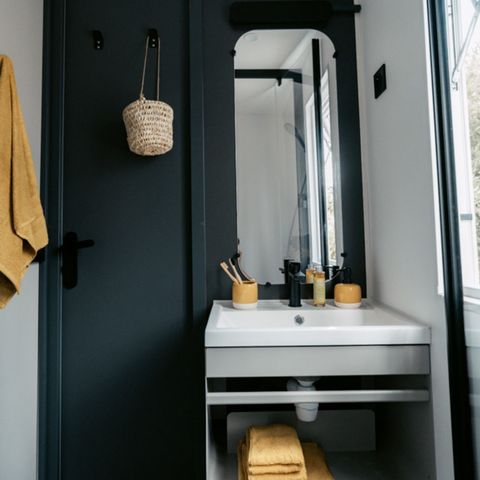 Mobilheim 4 Personen - Komfort 24.2 m² - 2 Zimmer - Integrierte Terrasse - Nähe Spielplatz