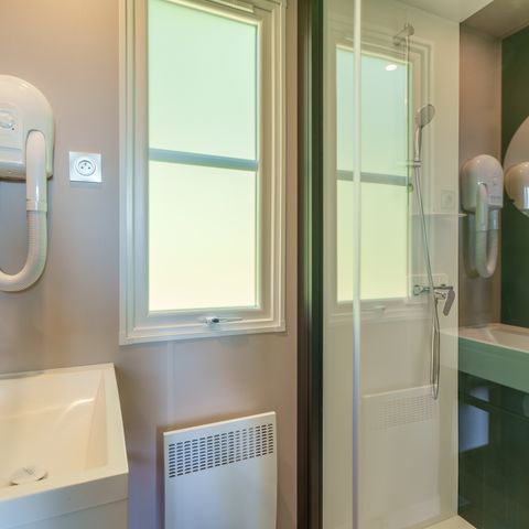 Mobilheim 6 Personen - NEW// Villa de la Rance Prestige 40m² - 3 Schlafzimmer - 2 Bäder - SPA - Überdachte Terrasse
