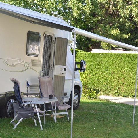 Stellplatz - Pauschale Stellplatz: Auto + Zelt / Wohnwagen oder Wohnmobil