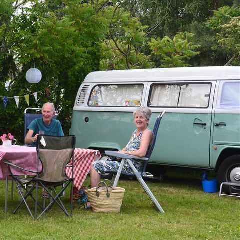 Stellplatz - Pauschale Stellplatz: Auto + Zelt / Wohnwagen oder Wohnmobil