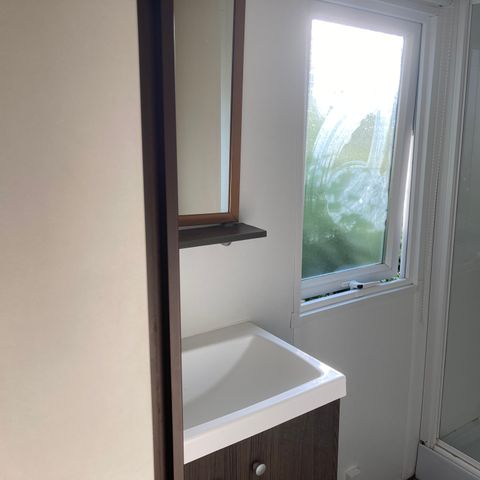 Mobilheim 2 Personen - 07-Mobilheim Confort 24 m2 (2 Schlafz. - 2/4 Pers.) + kleine überdachte Terrasse + TV + Klimaanlage - Preis für 2 Personen