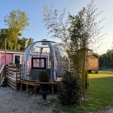 Mobilheim 2 Personen - 13-La Folle Unternehmen 32m2 (2Sch - 2/6Pers.) + Jaccuzzi + Bezogene Betten + Handtuch + Getränkekit + TV - Preis für 2 Personen