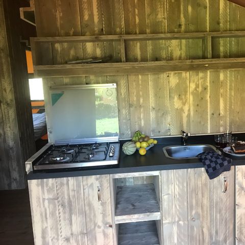 Safarizelt 2 Personen - 17-Safari-Zelt Woody Deluxe 30m2 (2 Schlafz. - 2/5 Betten) + Jaccuzzi + gemachte Betten + Handtuch + Getränkekit - Preis für 2 Personen