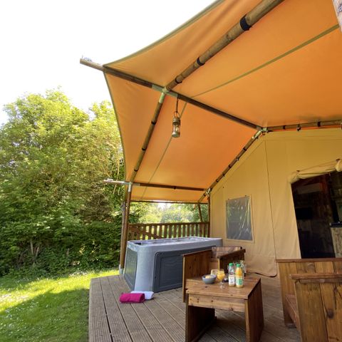 Safarizelt 2 Personen - 17-Safari-Zelt Woody Deluxe 30m2 (2 Schlafz. - 2/5 Betten) + Jaccuzzi + gemachte Betten + Handtuch + Getränkekit - Preis für 2 Personen
